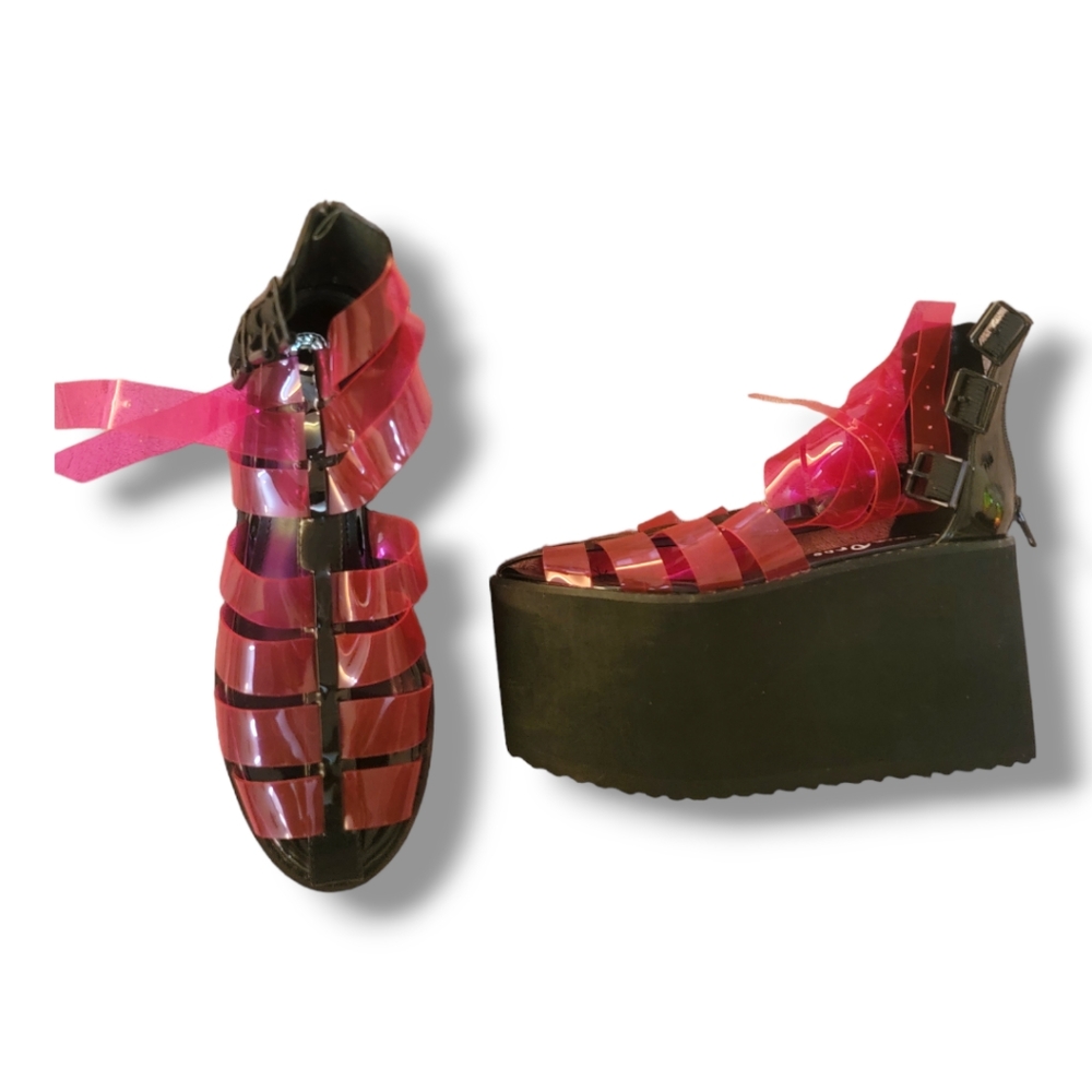 NWOB YRU hot pink & black platform sandals